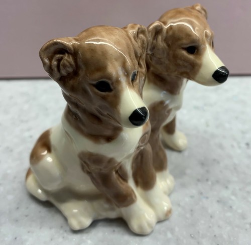Creamware dogs heredities - creamware, pair